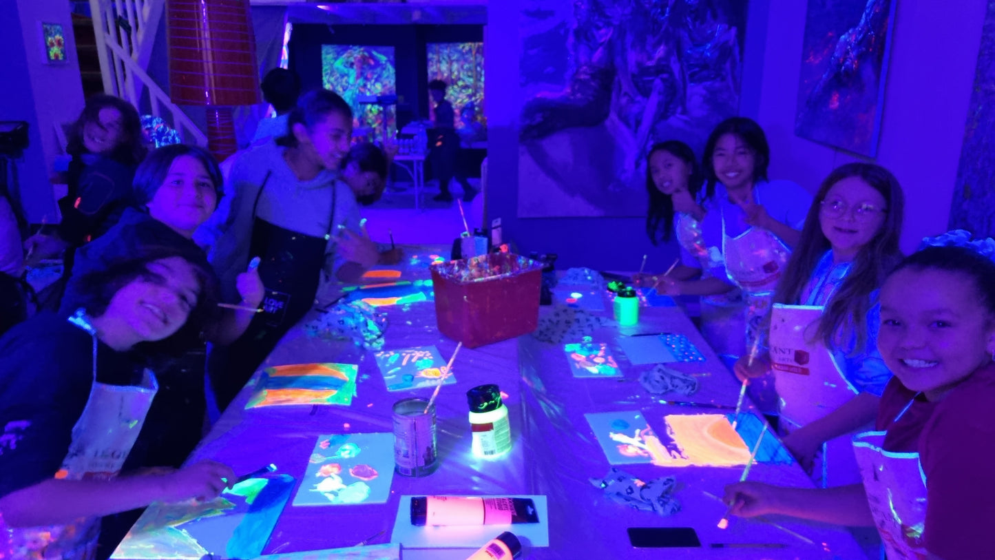 Mercredi aprèm: peinture fluo kids!