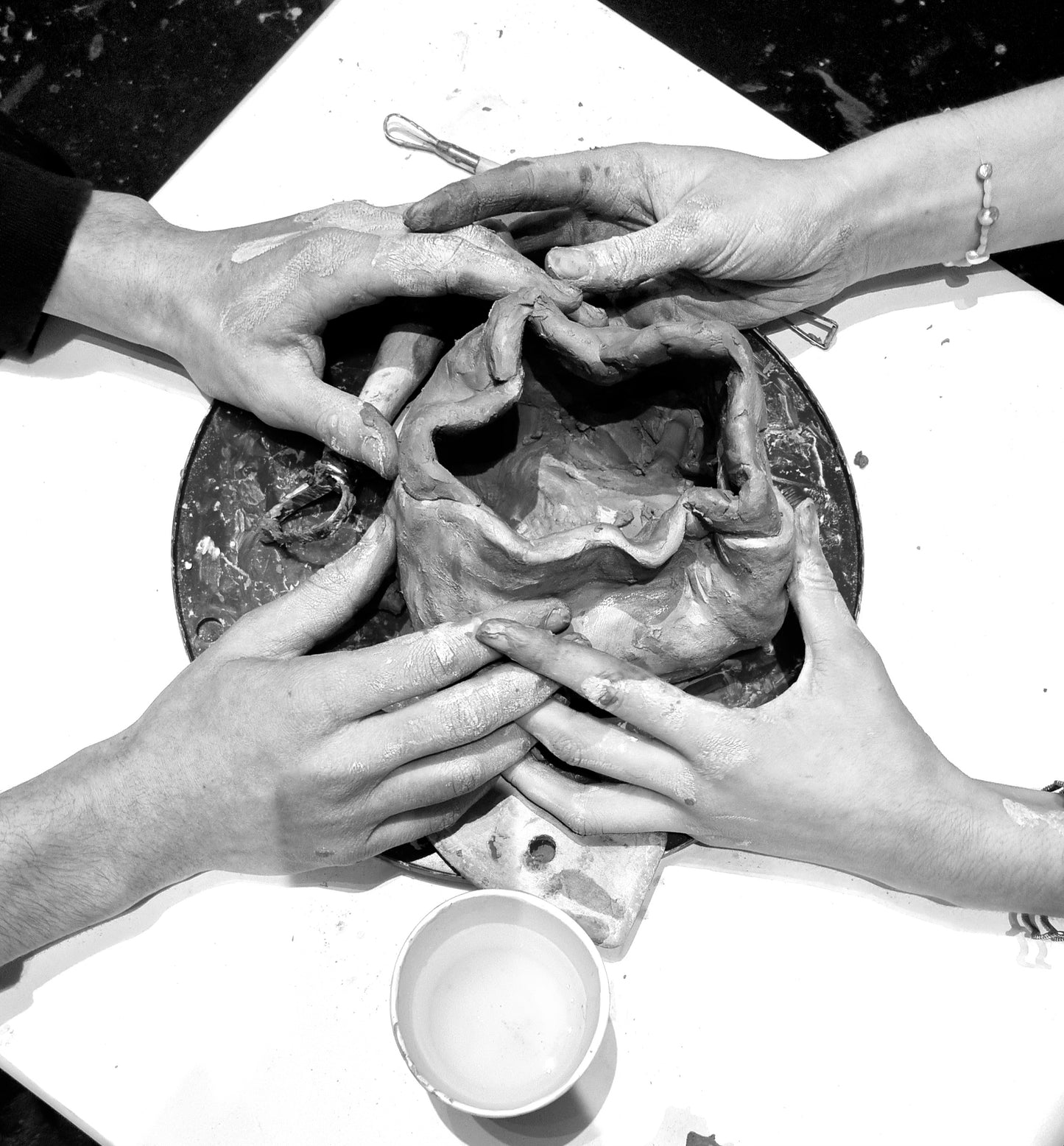 4-handed sculpture workshop in the dark in Lyon (69)